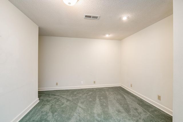 36 Melody Ln, Wellington, KS 67152