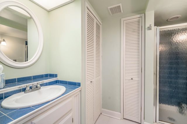 36 Melody Ln, Wellington, KS 67152