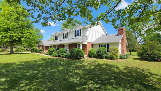 36 Melody Ln, Wellington, KS 67152