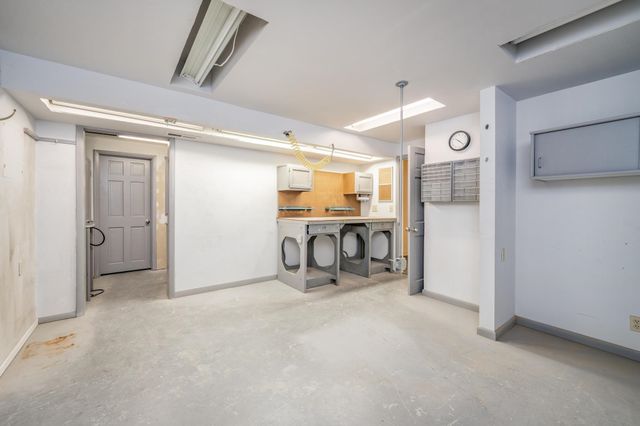 36 Melody Ln, Wellington, KS 67152