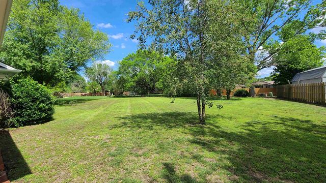 36 Melody Ln, Wellington, KS 67152