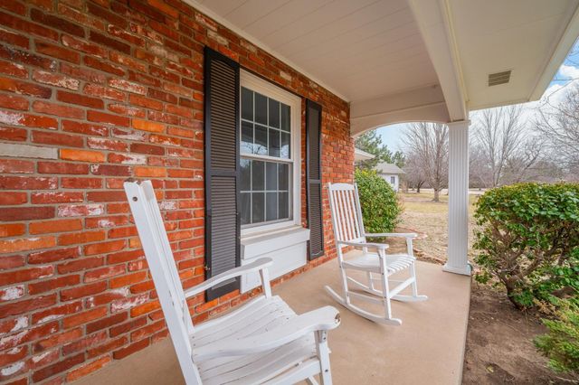 36 Melody Ln, Wellington, KS 67152