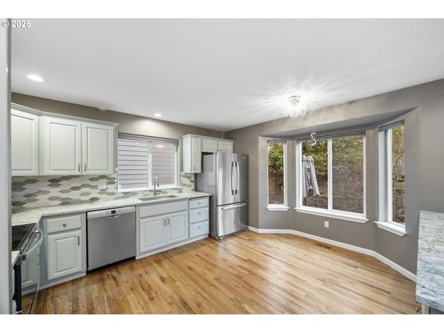 15729 Se HAWK Ct, Portland, OR 97236