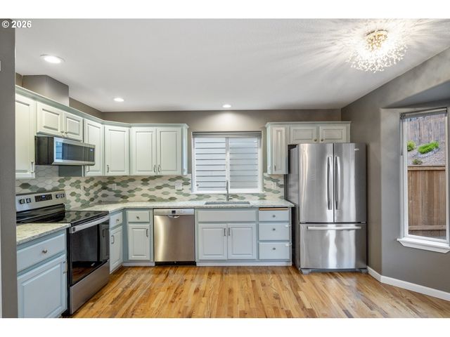 15729 Se HAWK Ct, Portland, OR 97236