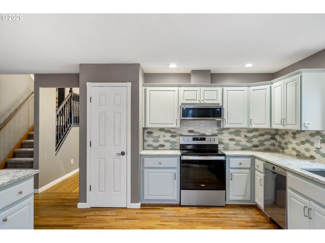 15729 Se HAWK Ct, Portland, OR 97236