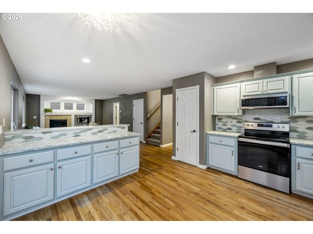 15729 Se HAWK Ct, Portland, OR 97236