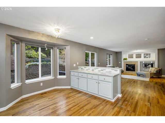 15729 Se HAWK Ct, Portland, OR 97236