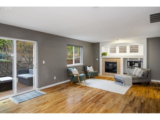 15729 Se HAWK Ct, Portland, OR 97236