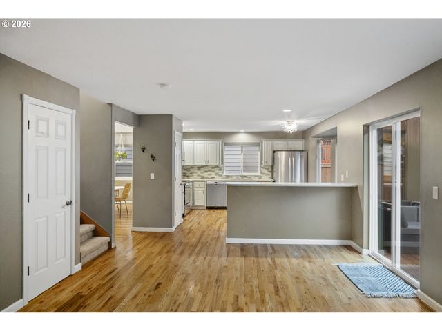 15729 Se HAWK Ct, Portland, OR 97236