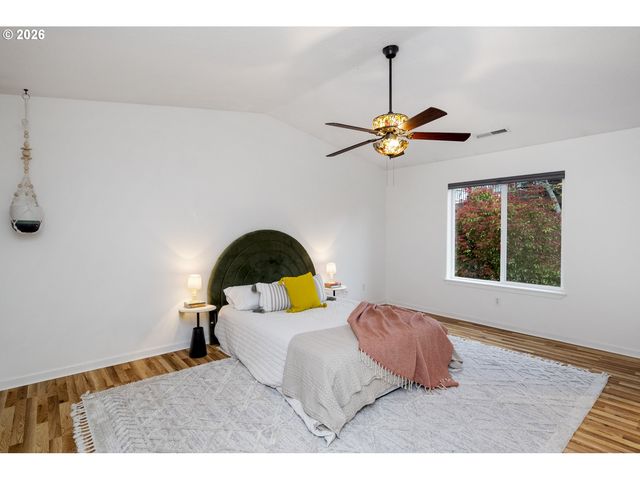 15729 Se HAWK Ct, Portland, OR 97236