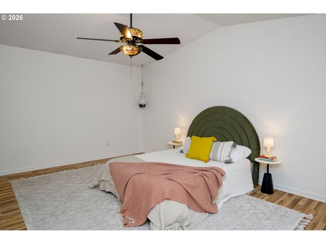 15729 Se HAWK Ct, Portland, OR 97236