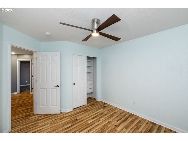 15729 Se HAWK Ct, Portland, OR 97236