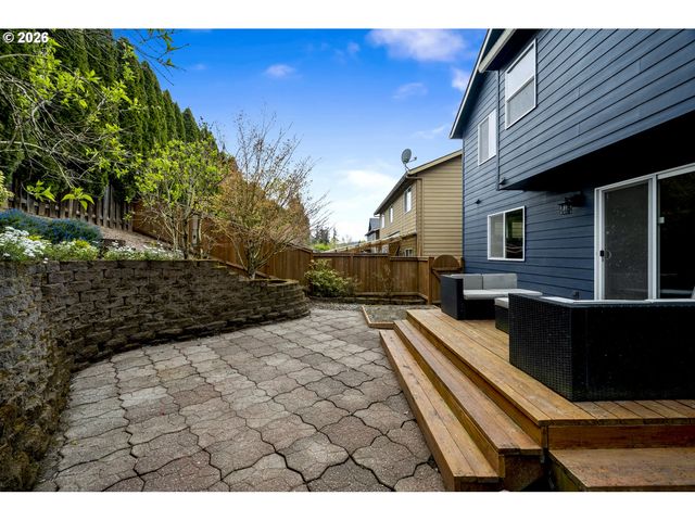 15729 Se HAWK Ct, Portland, OR 97236