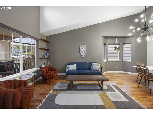 15729 Se HAWK Ct, Portland, OR 97236