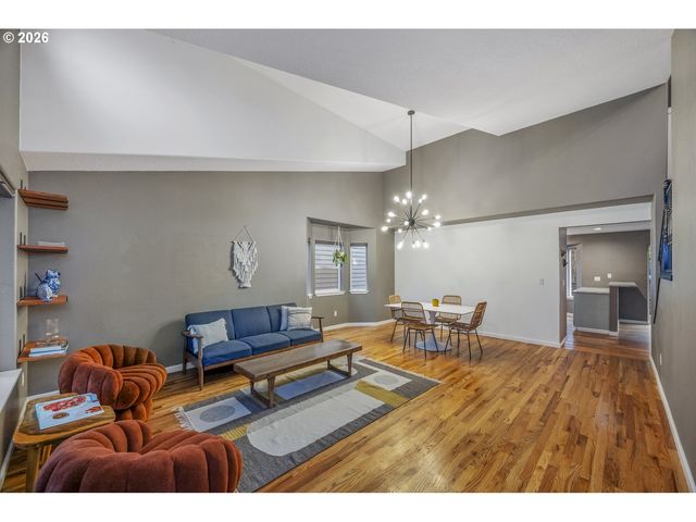 15729 Se HAWK Ct, Portland, OR 97236