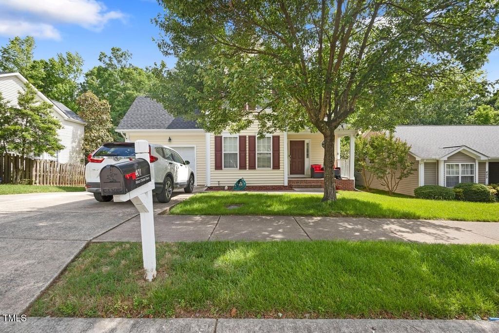 401 Holly Thorn Trace, Holly Springs, NC 27540