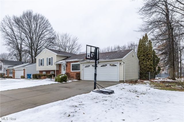 26948 Southwood Lane, Olmsted Twp, OH 44138