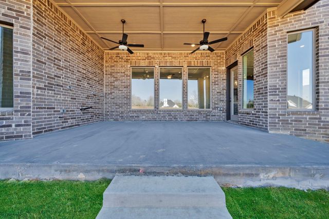 10290 Bluegill Crest Drive, Willis, TX 77318