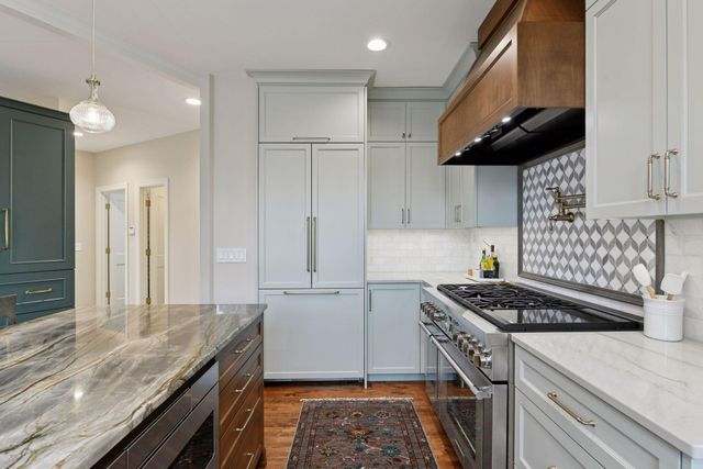 1280 Zircon Lane N, Plymouth, MN 55447