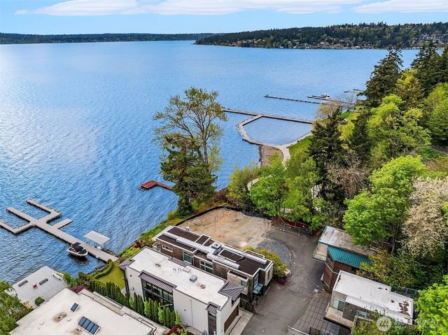 557 5th Avenue W, Kirkland, WA 98033