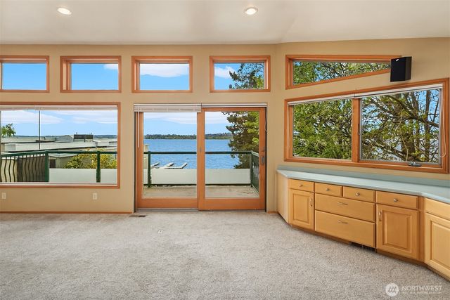 557 5th Avenue W, Kirkland, WA 98033