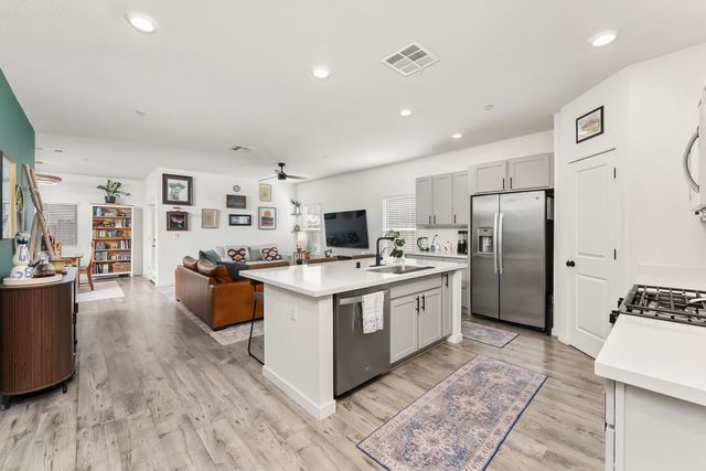 781 Chalice Creek Dr, Plumas Lake, CA 95961