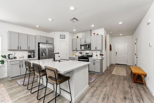 781 Chalice Creek Dr, Plumas Lake, CA 95961