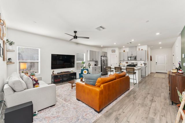 781 Chalice Creek Dr, Plumas Lake, CA 95961