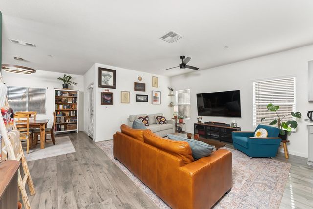 781 Chalice Creek Dr, Plumas Lake, CA 95961