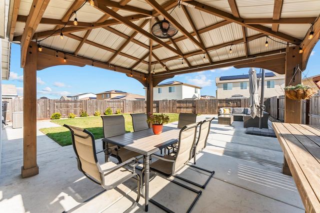 781 Chalice Creek Dr, Plumas Lake, CA 95961