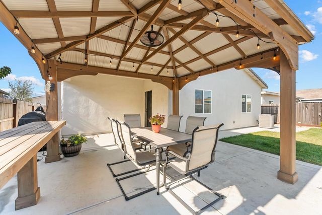 781 Chalice Creek Dr, Plumas Lake, CA 95961