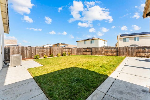 781 Chalice Creek Dr, Plumas Lake, CA 95961