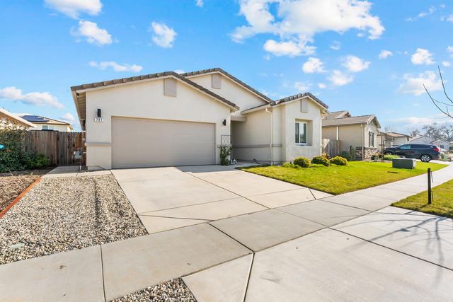 781 Chalice Creek Dr, Plumas Lake, CA 95961