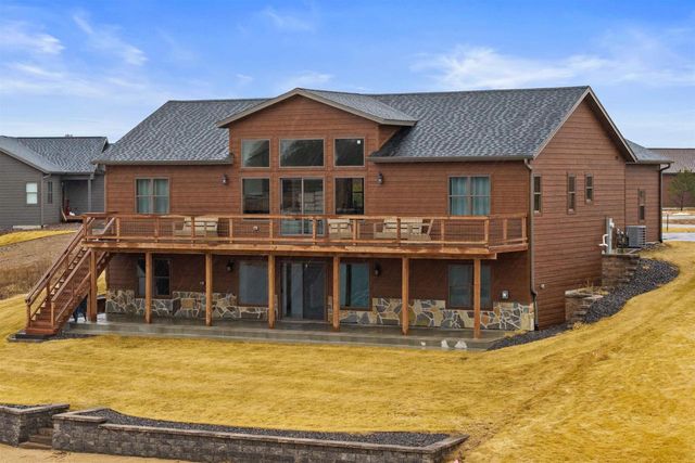 N8813 N Fly Rod Court, New Lisbon, WI 53950