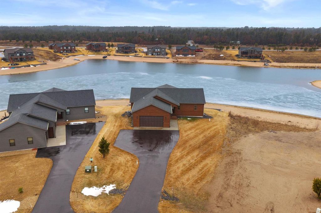 N8813 N Fly Rod Court, New Lisbon, WI 53950