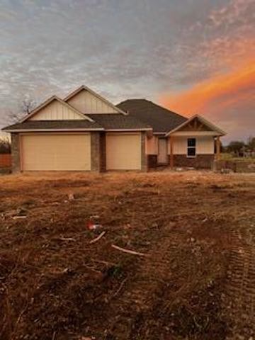 319 Cross Creek Circle, Ardmore, OK 73401