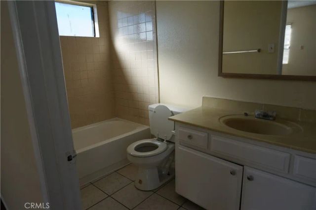 12526 Menlo Ave, Hawthorne, CA 90250