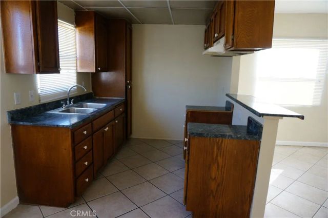 12526 Menlo Ave, Hawthorne, CA 90250