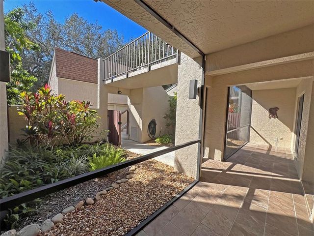 15400 Cedarwood LN # 102, Naples, FL 34110