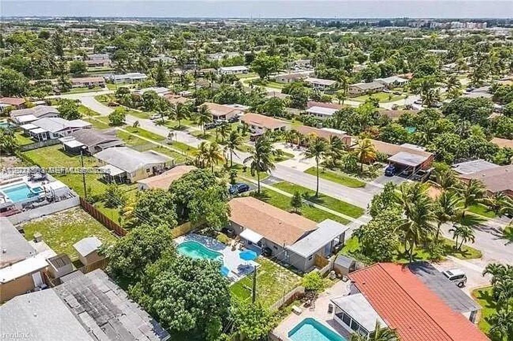 4120 NW 3rd Way, Deerfield Beach, FL 33064