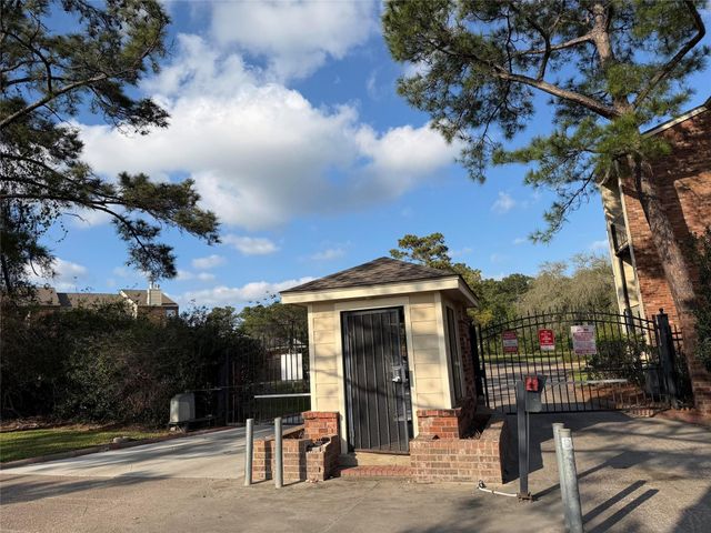 2501 Gulf Freeway 4A, Dickinson, TX 77539