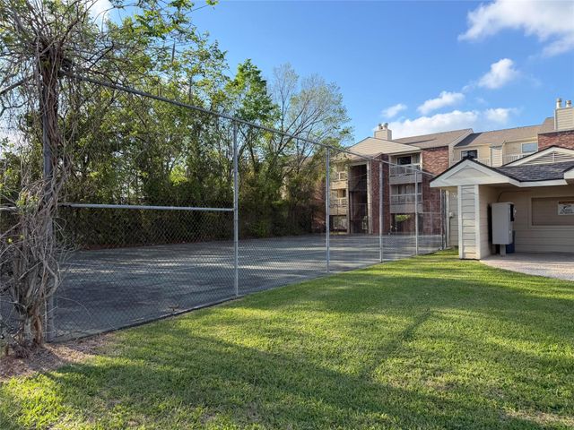 2501 Gulf Freeway 4A, Dickinson, TX 77539