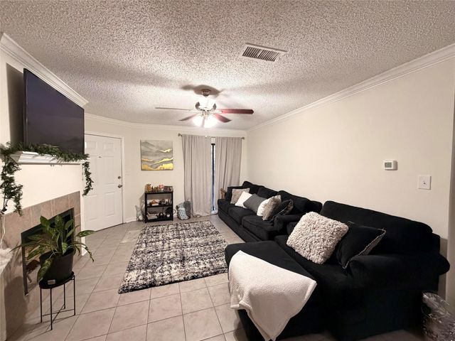 2501 Gulf Freeway 4A, Dickinson, TX 77539