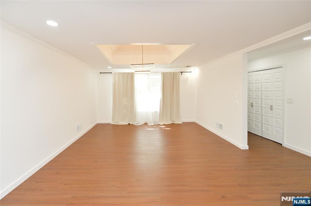 38 Griswold Place, Glen Rock, NJ 07452