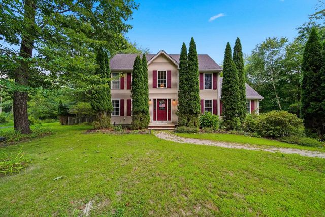 28 Chelsea Court, Henniker, NH 03242