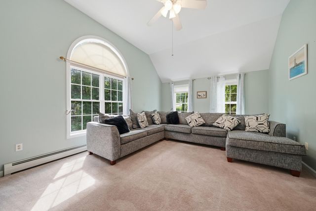 28 Chelsea Court, Henniker, NH 03242