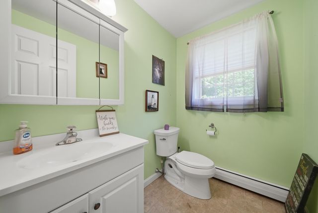 28 Chelsea Court, Henniker, NH 03242