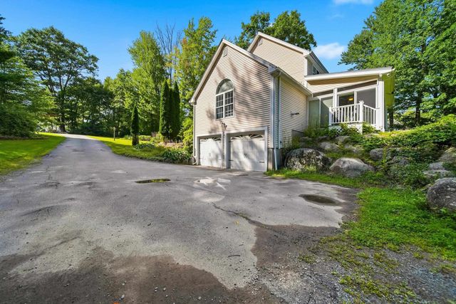 28 Chelsea Court, Henniker, NH 03242