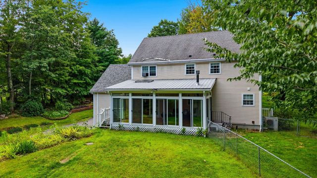 28 Chelsea Court, Henniker, NH 03242