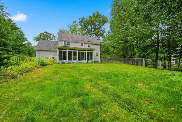 28 Chelsea Court, Henniker, NH 03242